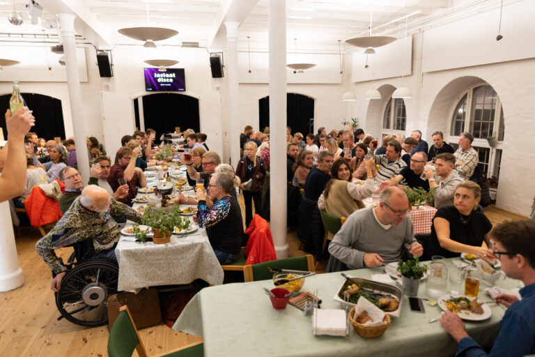 F&aelig;llesspisning er tilbage!