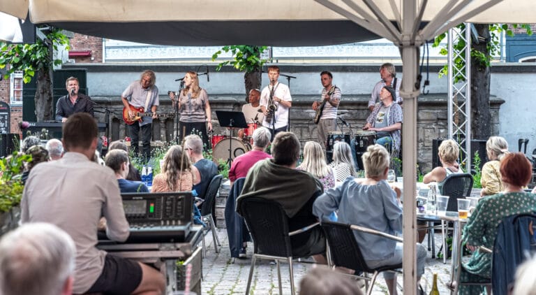 Mandagsjam – Sommer i gården