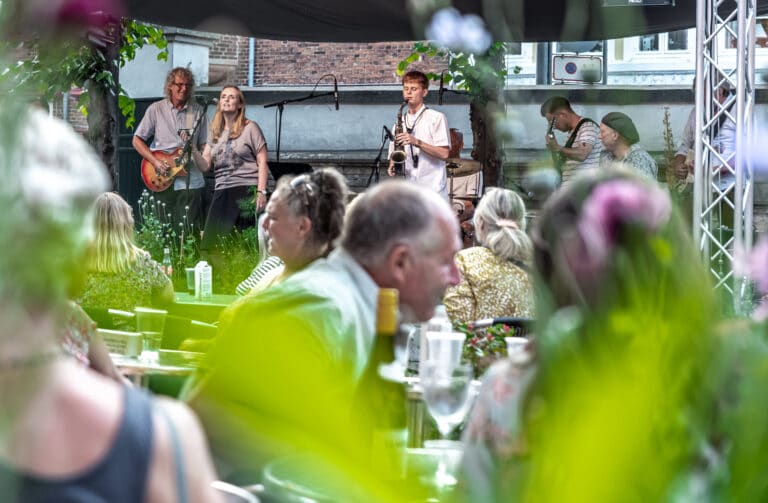 Mandagsjam – Sommer i gården