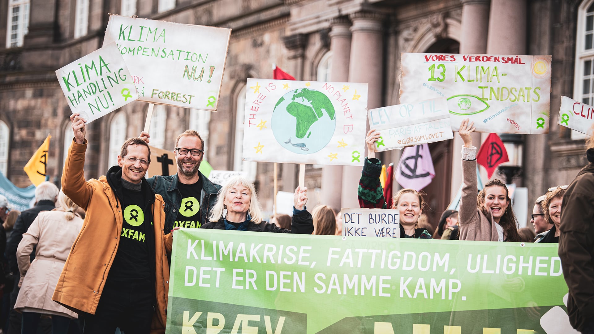 Fredscafe: Hvad gør krig og oprustning ved vores klima? 1 1 klimamarch ingrid Credit Hans Bach Oxfam IBIS web