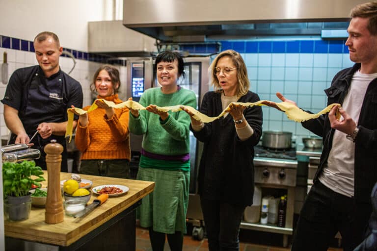 Kronik: Imens danskerne valfarter til kulturhusene, har politikerne og pressen glemt dem