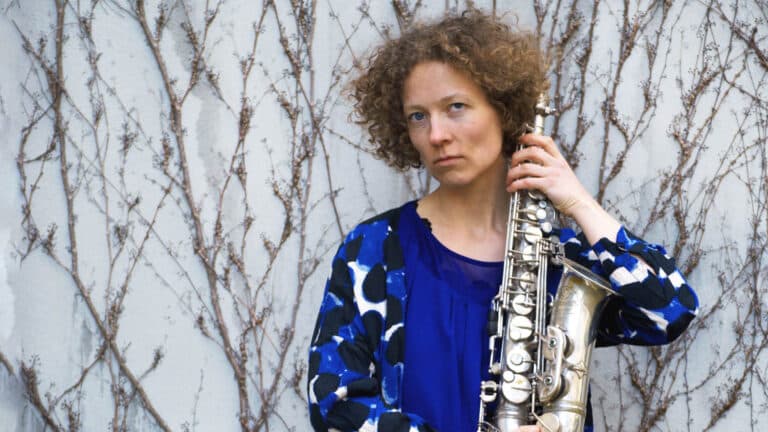 Kalenderen 126 Maria Dybbroe ‘Swirl’ Feat. Halvcirkel