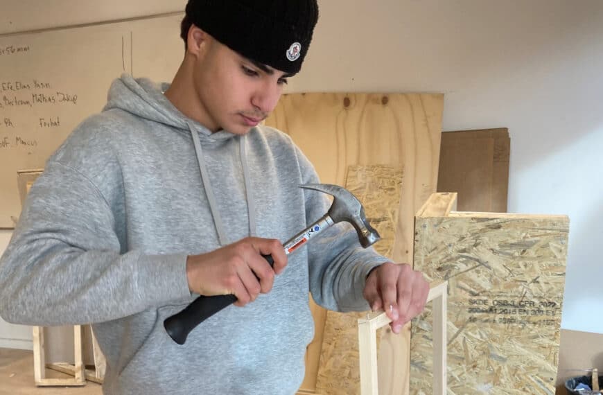 Unge tømrerelever sætter rammen for kreativt fællesskab