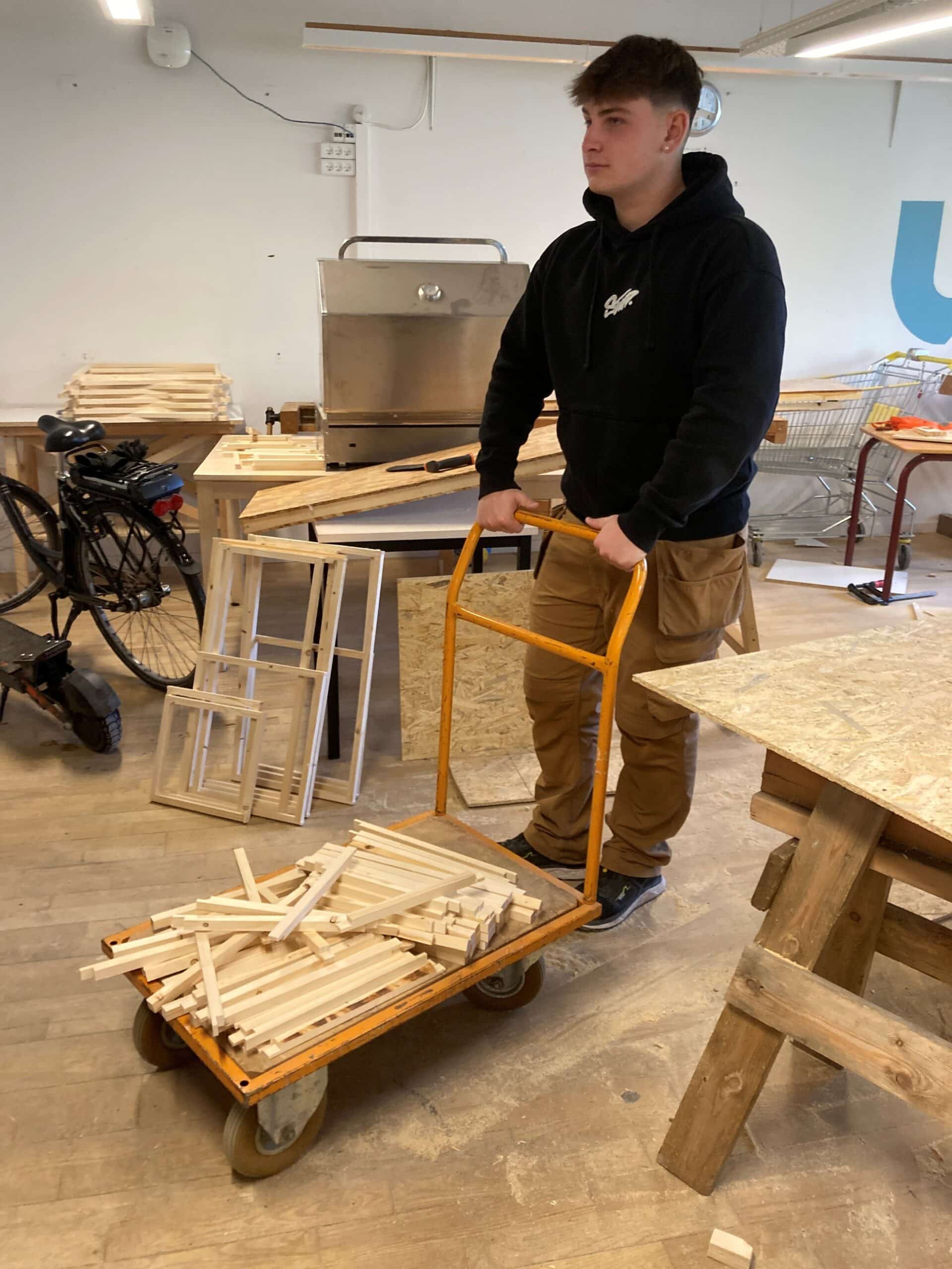 Unge tømrerelever sætter rammen for kreativt fællesskab 10 foto 6 scaled