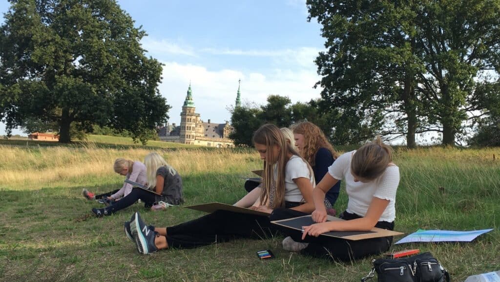 Det kan du opleve i sommerferien på Kulturværftet 2 Sommertegning i Kulturhavnen Foto Kulturvaerftet 1 e1779434816542